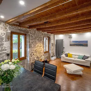 appartement-plein-centre-historique-avec-poele-a-bois.hotels-rhonealpes.com/